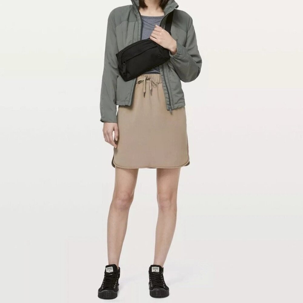 Lululemon On the Fly Woven Drawcord Skirt Size 4 Frontier Tan